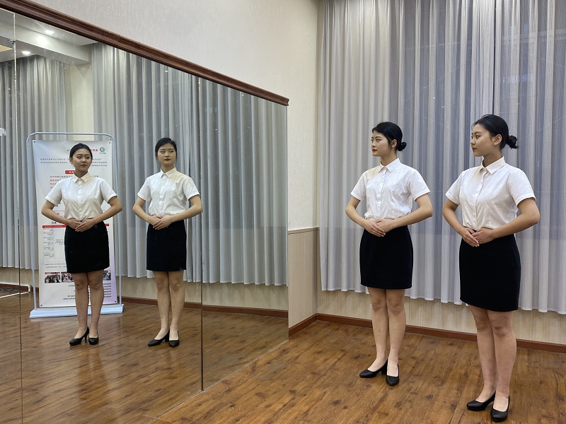 喜報：恭賀程佳欣、馬小越、李璇三位同學通過成航2022年單招面試考試